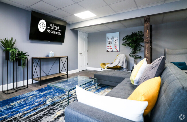 Social Lounge - Hillcrest Apartments