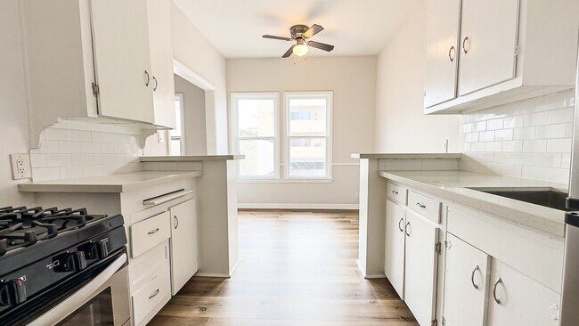 Building Photo - 201 S Alexandria Ave