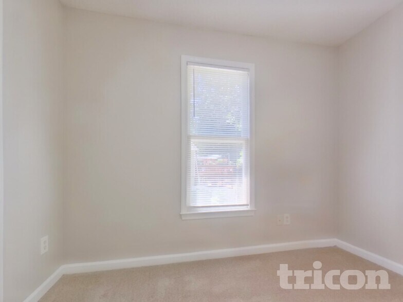 Building Photo - 157 Kent Ln