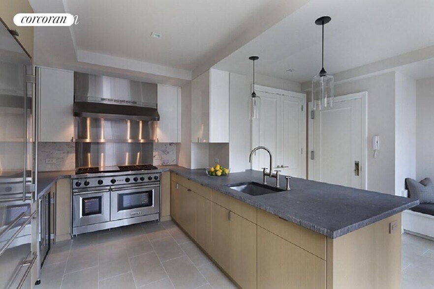 Building Photo - 141 E 88th St