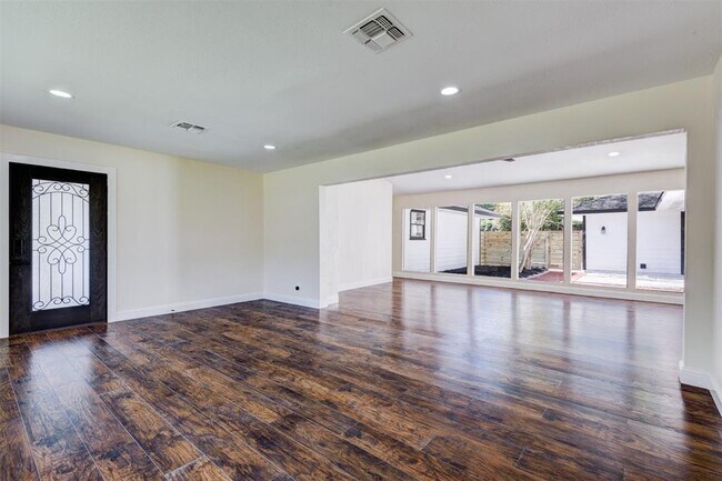 Building Photo - 3403 Linkwood Dr