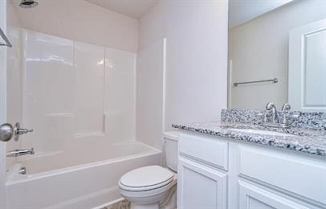 Building Photo - Spacious 3/2 Available On October 1st!