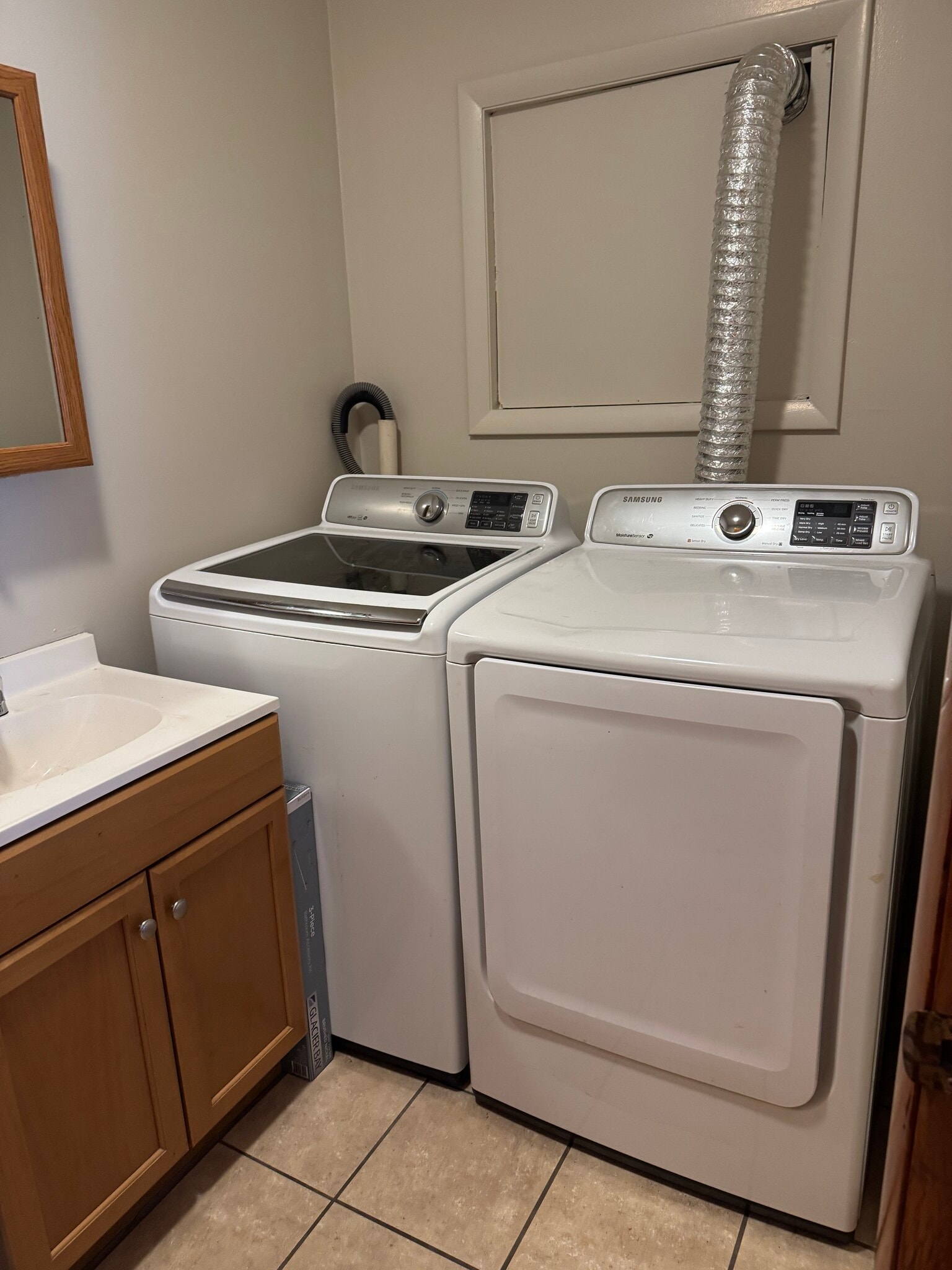 Building Photo - 285 1/4 Walnut St