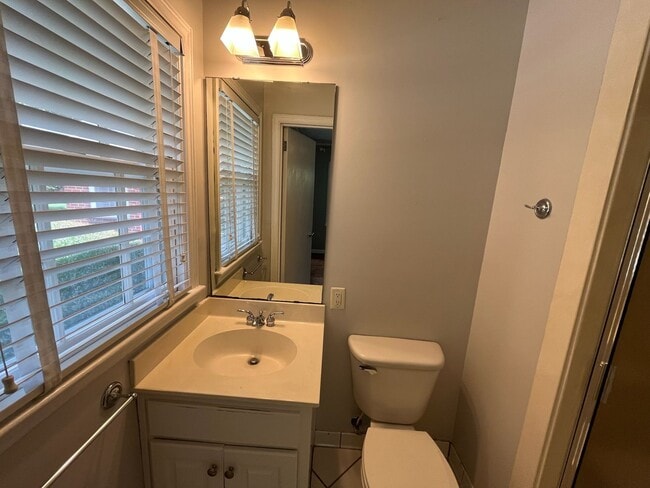 Building Photo - Beautiful 4 Bedroom with 4 Baths