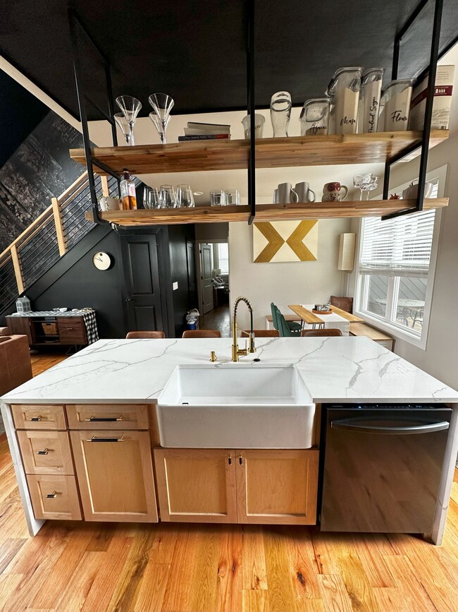 Kitchen Island - 1198 8th St
