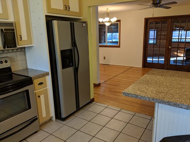 kitchen (has large walk in pantry not pictured) - 28 James Circle