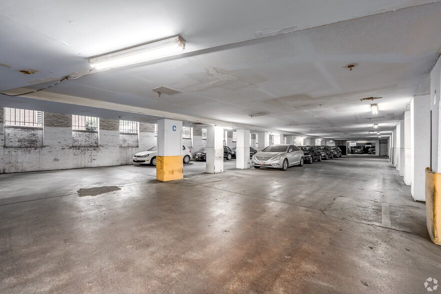 Building Photo - 121 S Fremont Ave