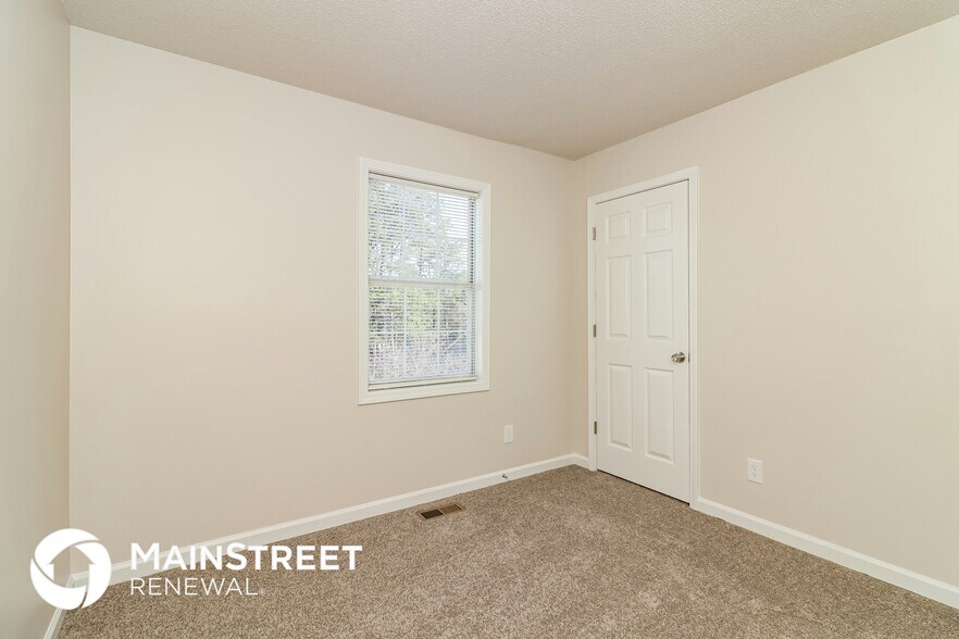 Building Photo - 211 Hampton Dr