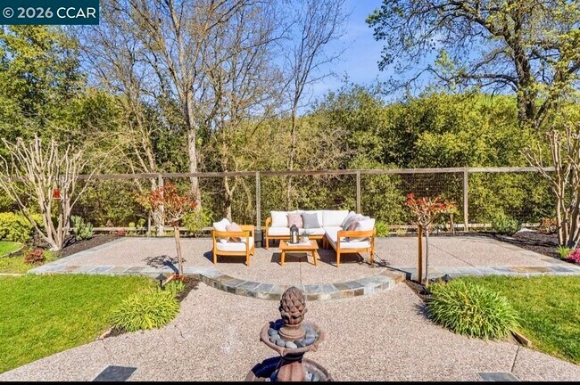 Building Photo - 1038 McCauley Rd