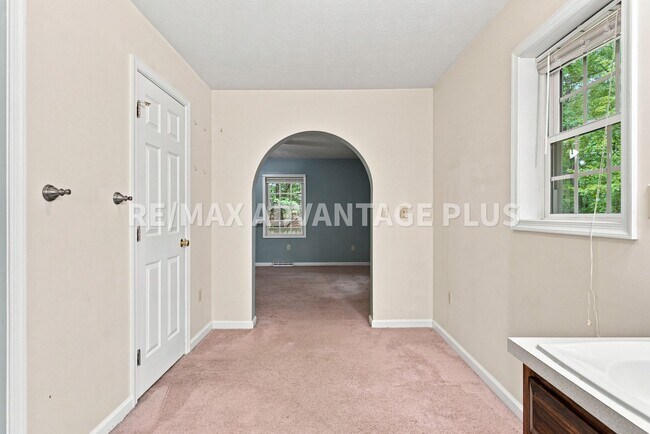 Building Photo - 56 Holland Rd