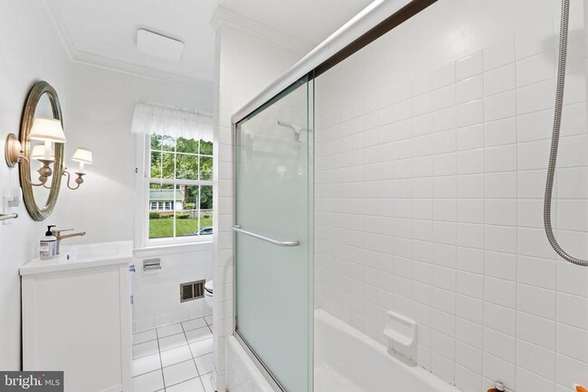 Building Photo - 2419 Claremont Dr