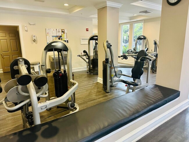 Building Photo - 533 NE 3rd Ave