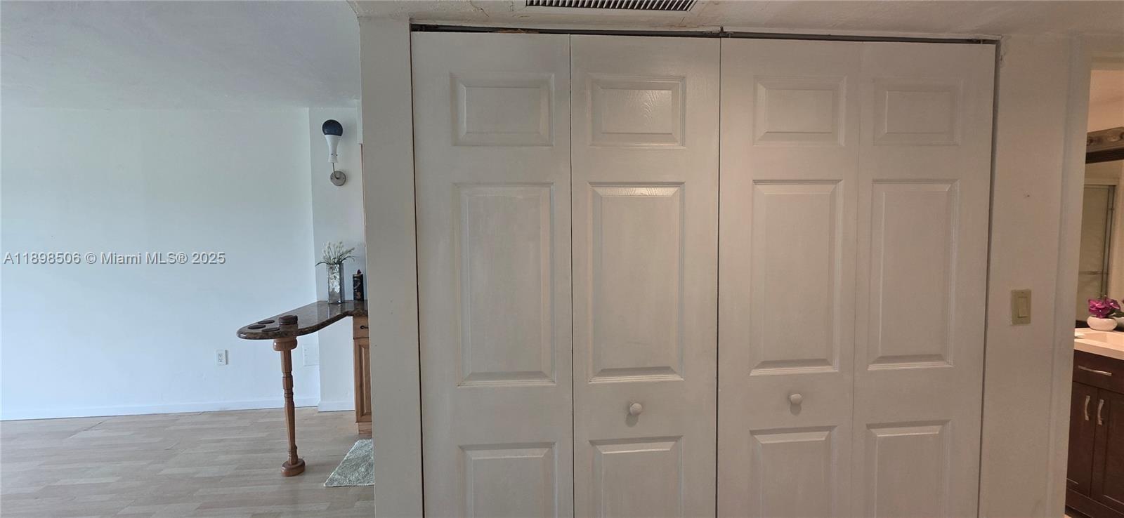 Building Photo - 1650 NE 115th St