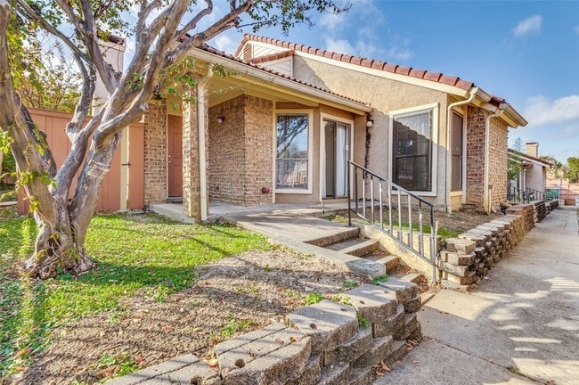 Building Photo - 2634 Encina Dr