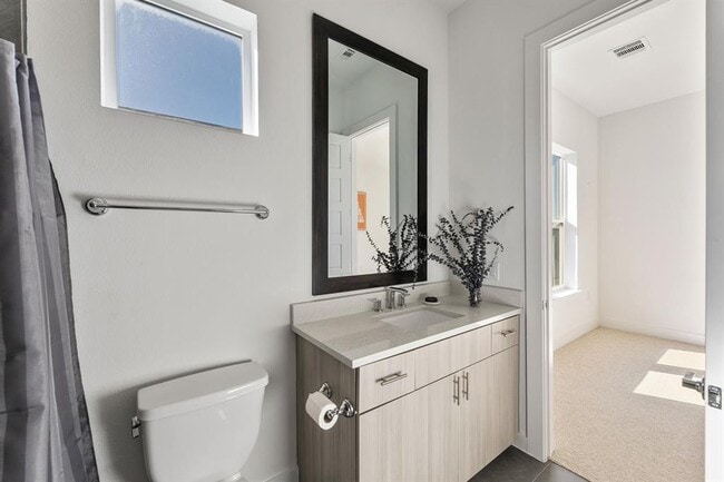 Building Photo - 6101 Florencia Ln