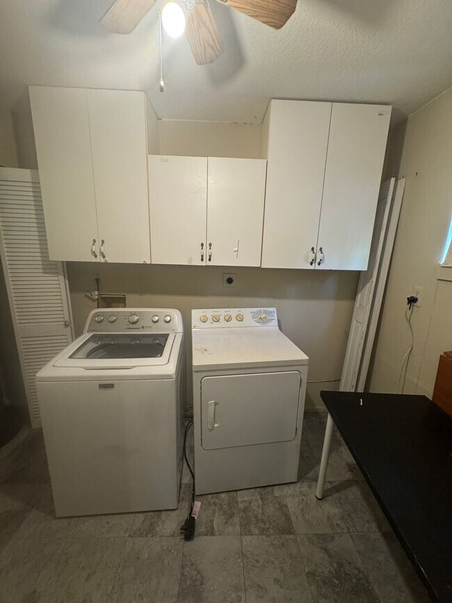 Building Photo - 3 Bedroom 1 Bath Home with Fully Fenced Backyard for Rent in SE Palm Bay