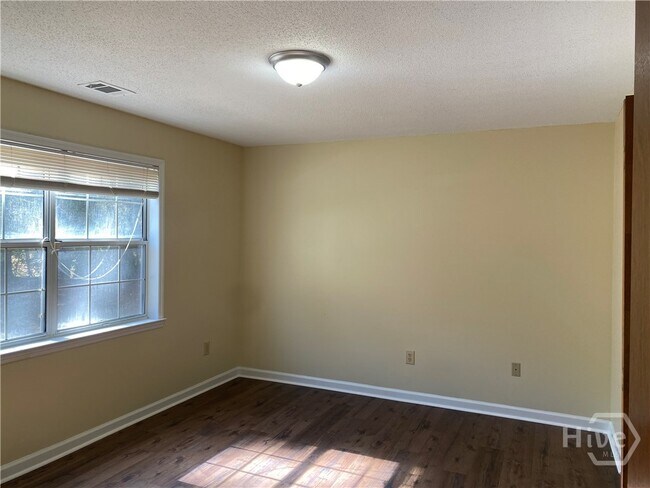 Building Photo - 1401 King George Blvd