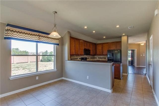 Building Photo - 1404 Bluebird Dr