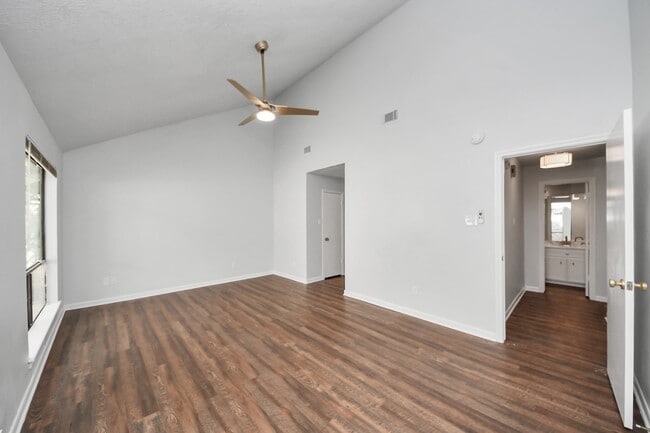 Building Photo - 1023 Oyster Bay Dr