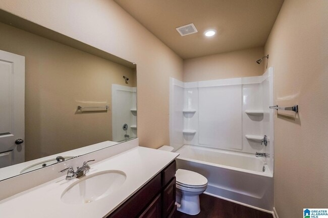 Building Photo - 55 Farmhouse Ln S