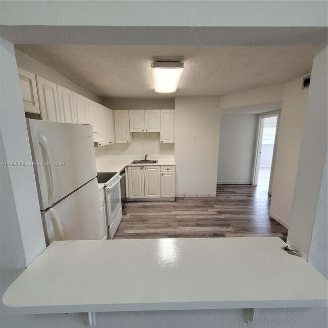 Building Photo - 5100 SW 41st St