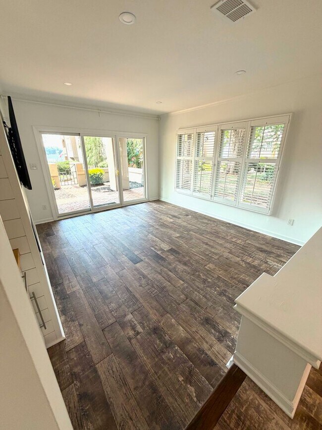 Building Photo - 646 Portside Dr