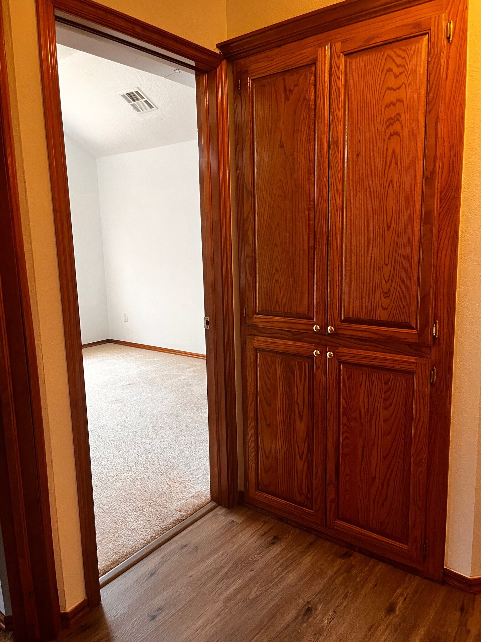 Building Photo - 715 E Forest Ct Ln