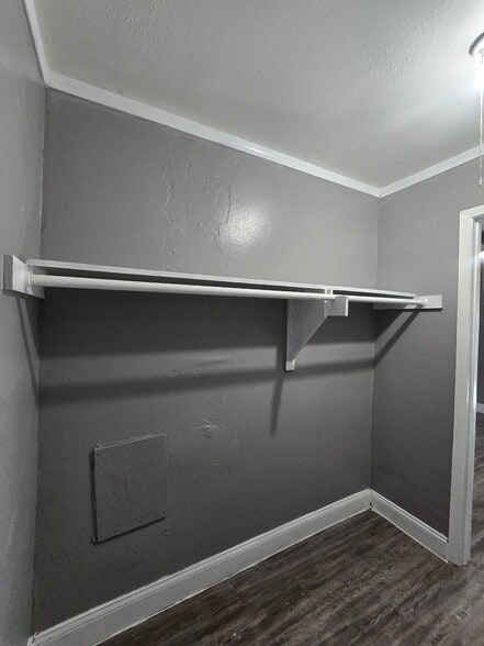 Building Photo - 4820 Oak Ave