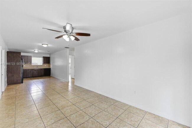 Building Photo - 13 S Royal Poinciana Blvd