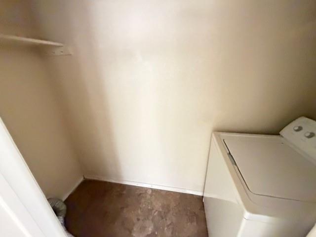 Building Photo - 5305 Manhassett Dr