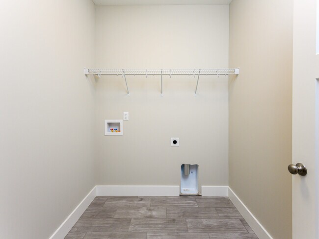 Building Photo - 27 W Chapel Rd