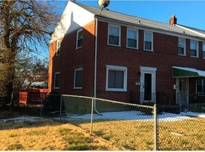 Building Photo - 815 Benninghaus Rd