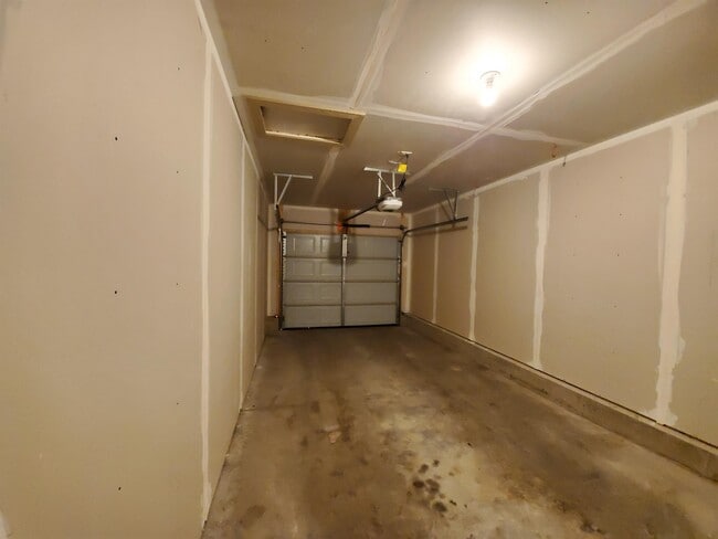 Building Photo - 412 N Sioux Blvd