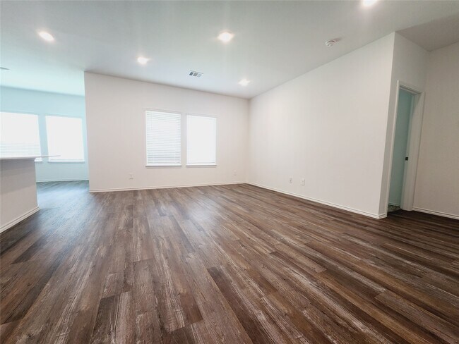 Building Photo - 40746 Rosemary Rain Ln