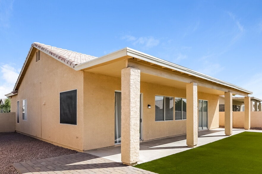 Building Photo - 13719 W Tara Ln