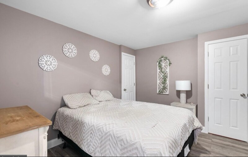 Building Photo - 206 Royal Oak Cir