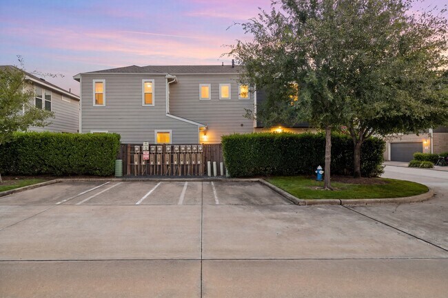 Building Photo - 9914 Brickhouse Dr