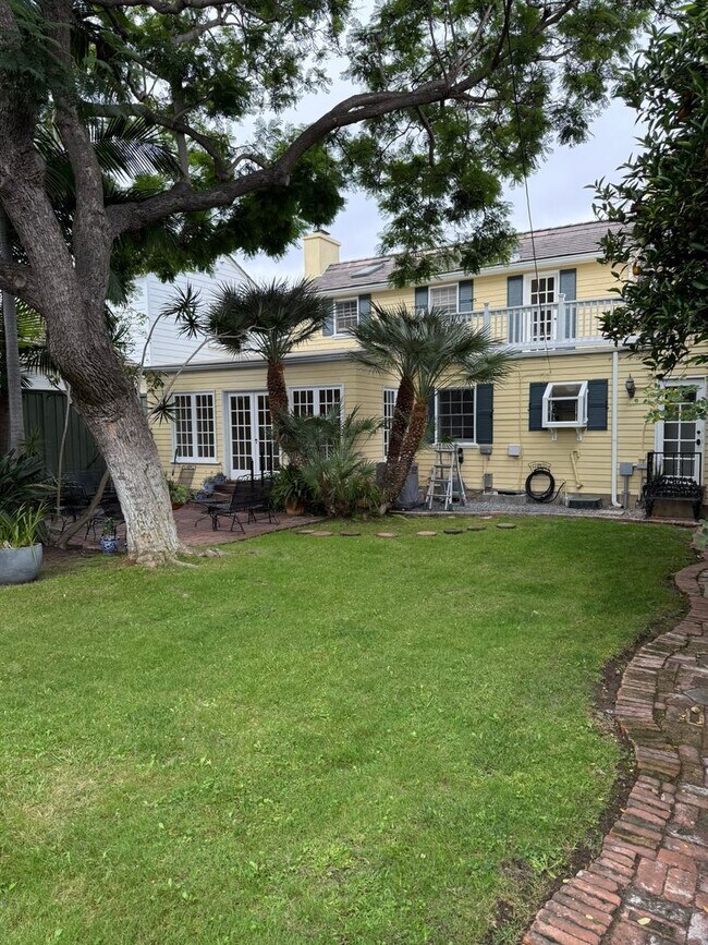 Building Photo - Charming Cape Cod Home | Hardwood Flooring