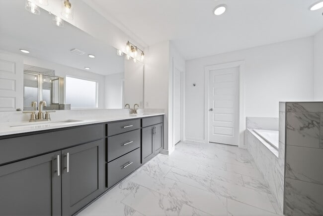 Building Photo - 7060 Sutton Dr