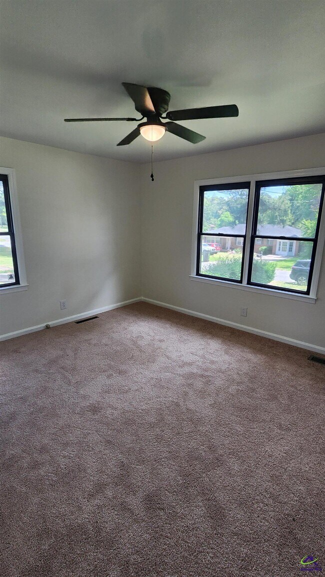 Building Photo - 203 Springdale Dr