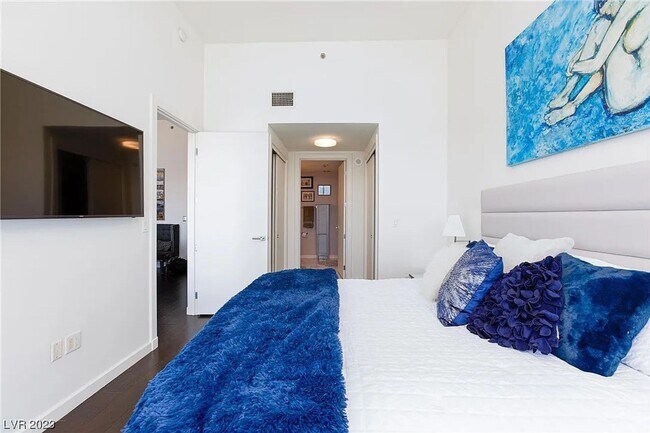 Building Photo - Gorgeous and Fully Furnished Penthouse Style Condo at The Martin