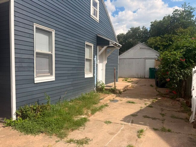 Building Photo - **Charming 3-Bedroom Home in a Great Neighborhood – $900/Month**