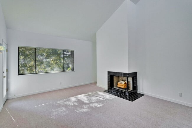 Building Photo - Cozy 1 Bed, 1 Bath Condo