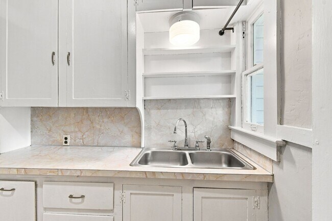 Building Photo - 4744 E 5th Pl