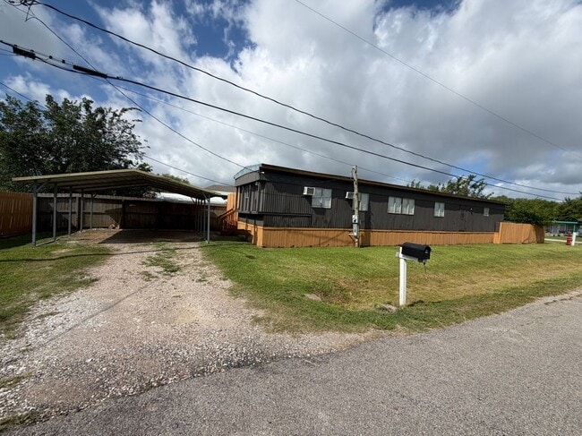 Building Photo - 403 Avenue E