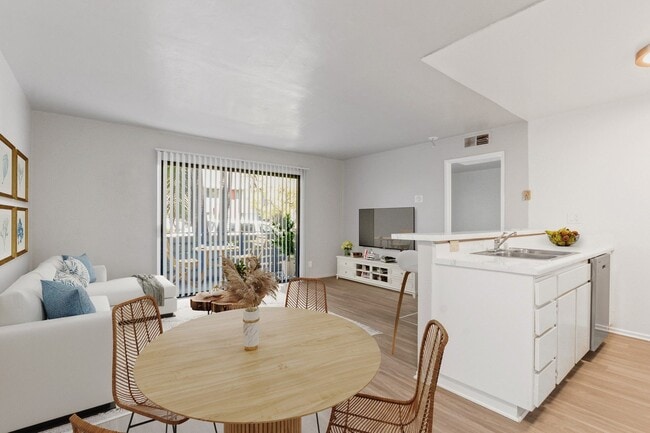 Building Photo - Parkwood Apartments