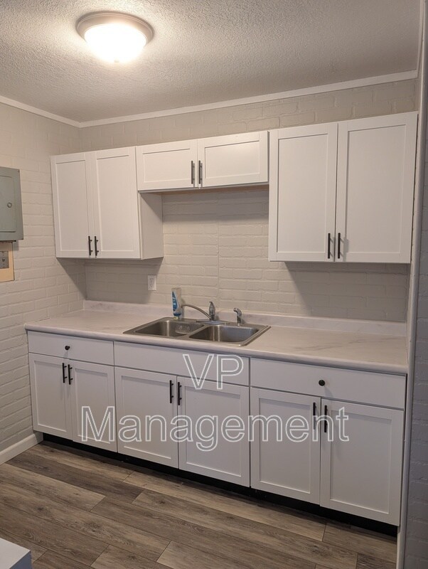 Building Photo - 7107 Volquardsen Ave