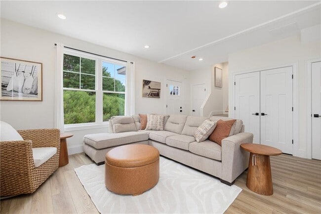 Building Photo - 50 S County Trl