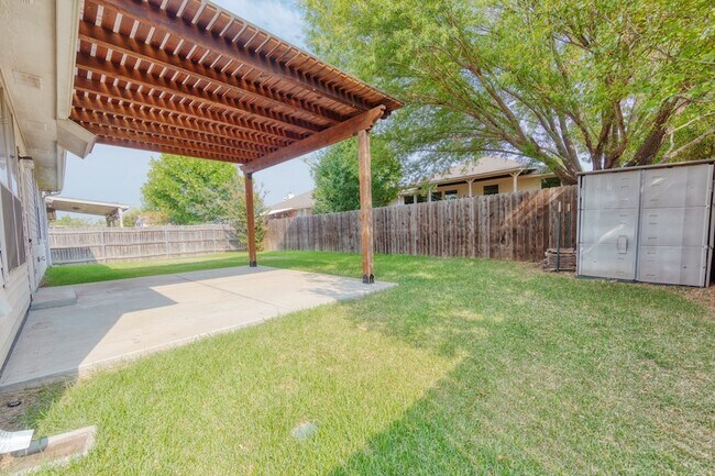 Building Photo - 2617 Bissonet Dr