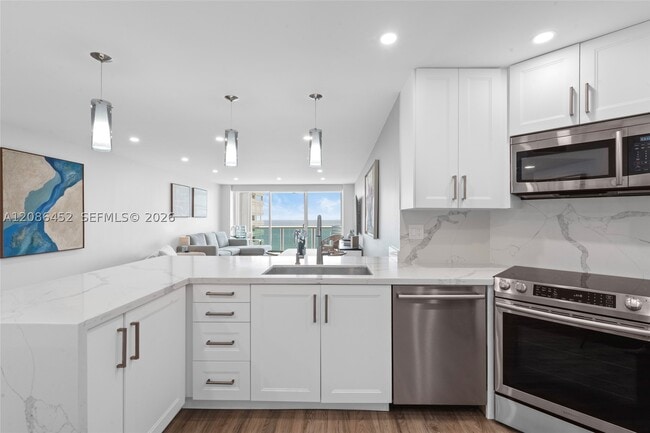 Building Photo - 2100 S Ocean Dr